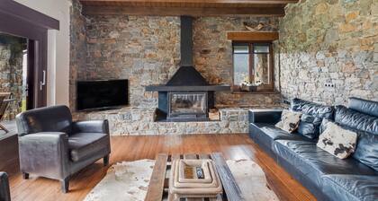 Chalet 'Casa Campelles 1' with Mountain View, Private Terrace and Wi-Fi