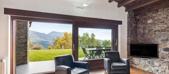 Chalet 'Casa Campelles 1' with Mountain View, Private Terrace and Wi-Fi