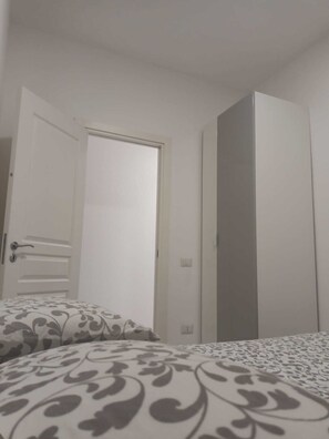 3 slaapkamers, een strijkplank/strijkijzer, reisbedje, wifi
