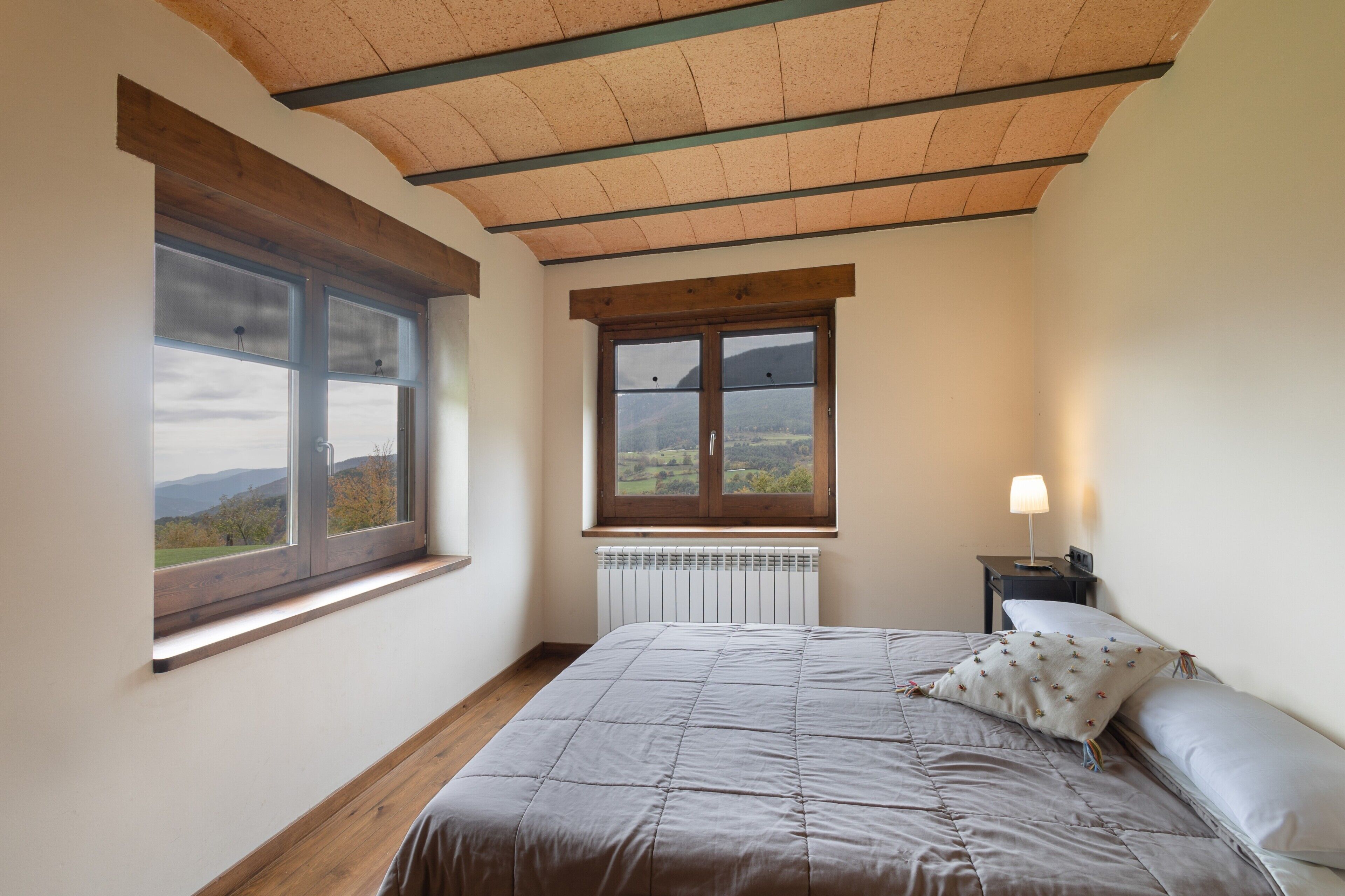 5 bedrooms, free WiFi, bed sheets