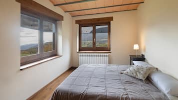 5 bedrooms, free WiFi, bed sheets