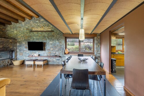 Chalet 'Casa Campelles 2' with Mountain View, Shared Terrace and Wi-Fi