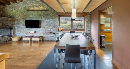 Chalet 'Casa Campelles 2' with Mountain View, Shared Terrace and Wi-Fi