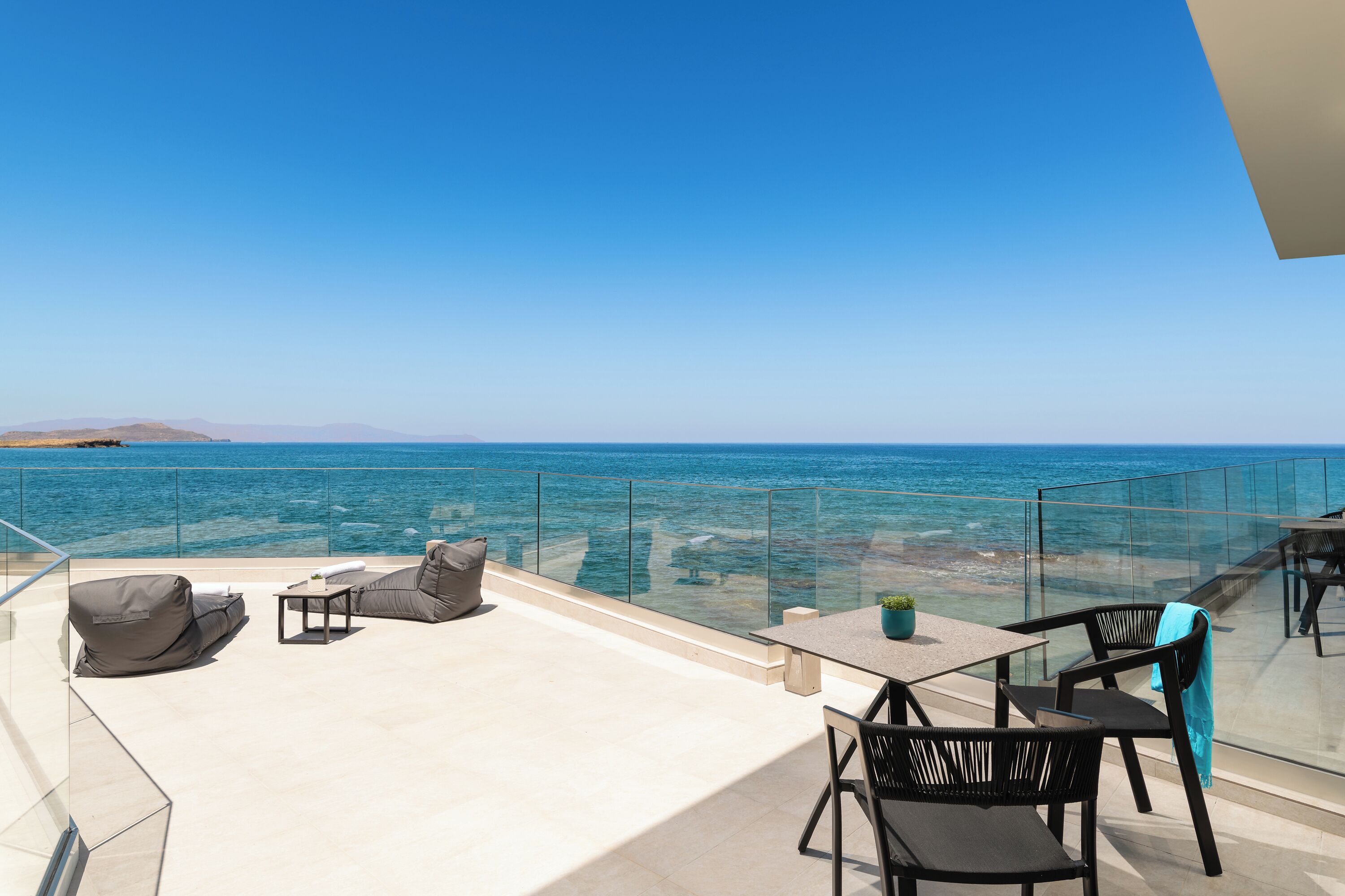 Sunlounge Seafront Suite with Indoor Hot tub | Terrace/patio