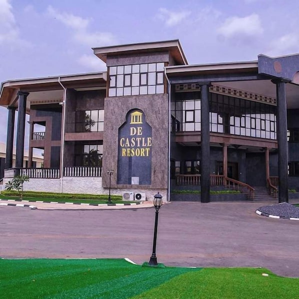 Front of property - De Castle hotels & Resort Enugu (Enugu)