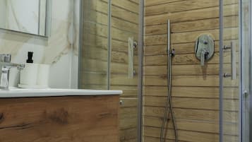 Basic Double Room | Bathroom | Shower, hair dryer, towels, soap