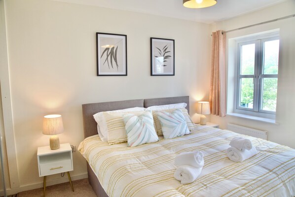 3 bedrooms, desk, iron/ironing board, free WiFi