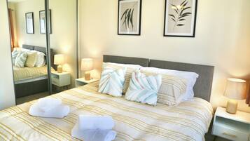 3 bedrooms, desk, iron/ironing board, free WiFi