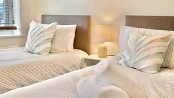 3 bedrooms, desk, iron/ironing board, free WiFi