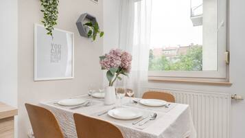 Microwave, dishwasher, coffee/tea maker, cookware/dishes/utensils