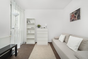 1 bedroom, bed sheets - Wrocław Pretficza Apartment by Renters (Wroclaw)