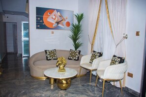 Økonomirom, balkong, byutsikt | Innvendig detalj