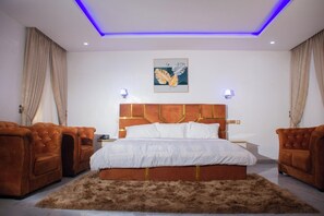 Økonomirom, balkong, byutsikt | Skrivebord, skrivebord for bærbar PC og wi-fi (inkludert)