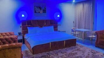 Habitación económica, balcón, vistas a la ciudad | Escritorio, espacio para trabajar con un portátil, wifi gratis