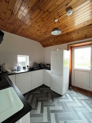 Fridge, microwave, oven, stovetop - Recently Renovated Spacious 3-bedroom House in Extensive Gardens (Port of Ness)