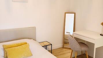 1 bedroom, iron/ironing board, internet, bed sheets