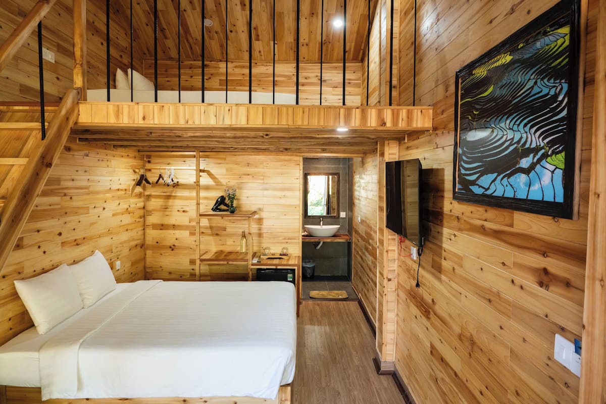 Family Quadruple Room | Minibar, free WiFi, bed sheets