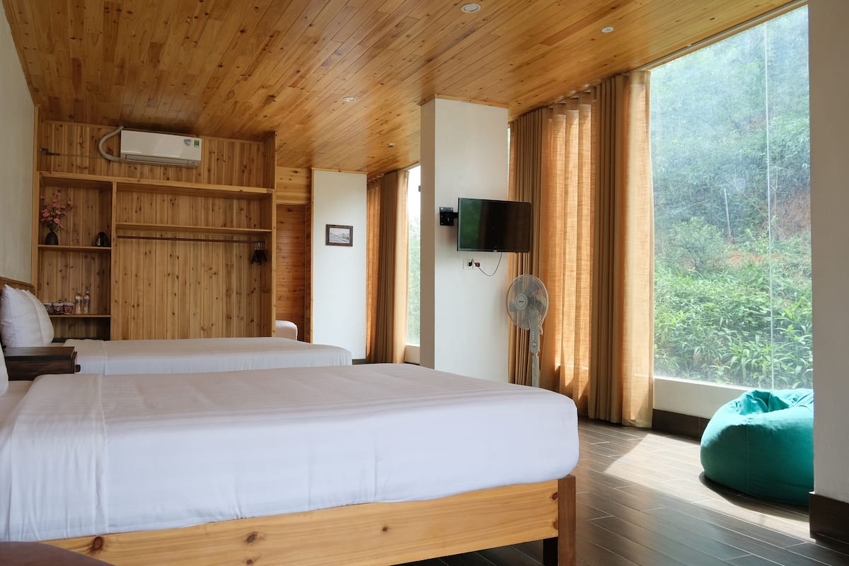 Quadruple Room, Mountain View | Minibar, free WiFi, bed sheets