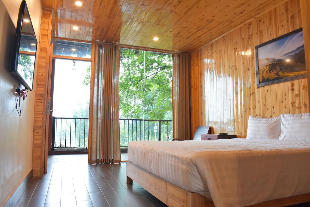Double Room, Mountain View | Minibar, free WiFi, bed sheets