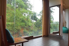 Kamar Quadruple, pemandangan gunung | Minibar, Wi-Fi gratis, dan seprai linen