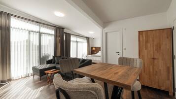 Luxury-Suite, Meerblick | Bettwäsche aus ägyptischer Baumwolle, hochwertige Bettwaren