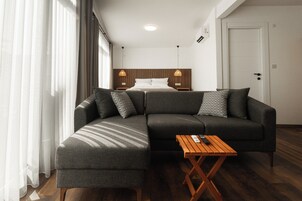 Luxury Suite, Sea View | Egyptian cotton sheets, premium bedding, memory foam beds, minibar