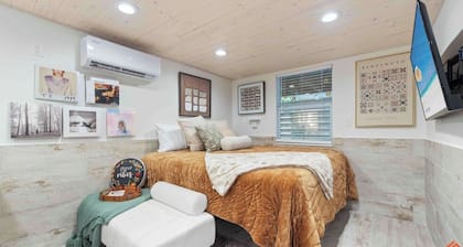 Swiftie Suite Beach Getaway Studio