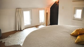 1 chambre, bureau, draps fournis