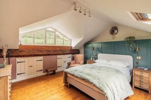 3 Schlafzimmer, Schreibtisch, Bügeleisen/Bügelbrett, Reisekinderbett