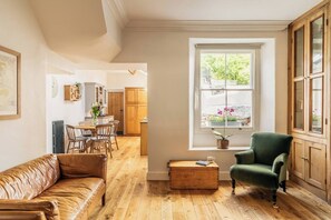 Smart TV, fireplace, books - Charming Home in Staveley (Staveley)