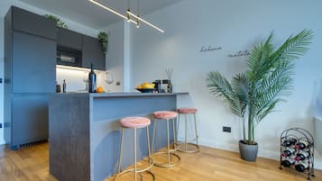 Deluxe Apartment | Living area | Flat-screen TV