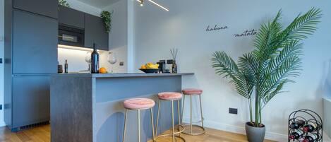 Deluxe-Apartment | Wohnbereich | Flachbildfernseher