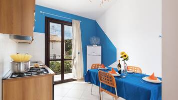 Fridge, oven, high chair