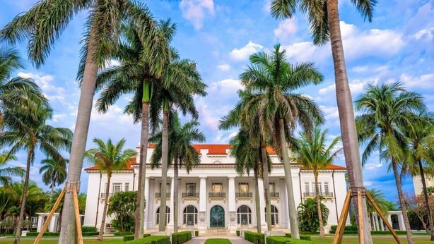 A grand building with a symmetrical facade, large windows, and a central entrance. - Casa Mía - Palm Beach Boho Escape (West Palm Beach)