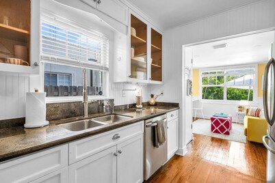 Blue Water Bungalow - Chic Palm Beach Vibes