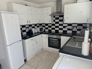 Private kitchen - Luxury London Apartment With 3 Bedrooms (London)
