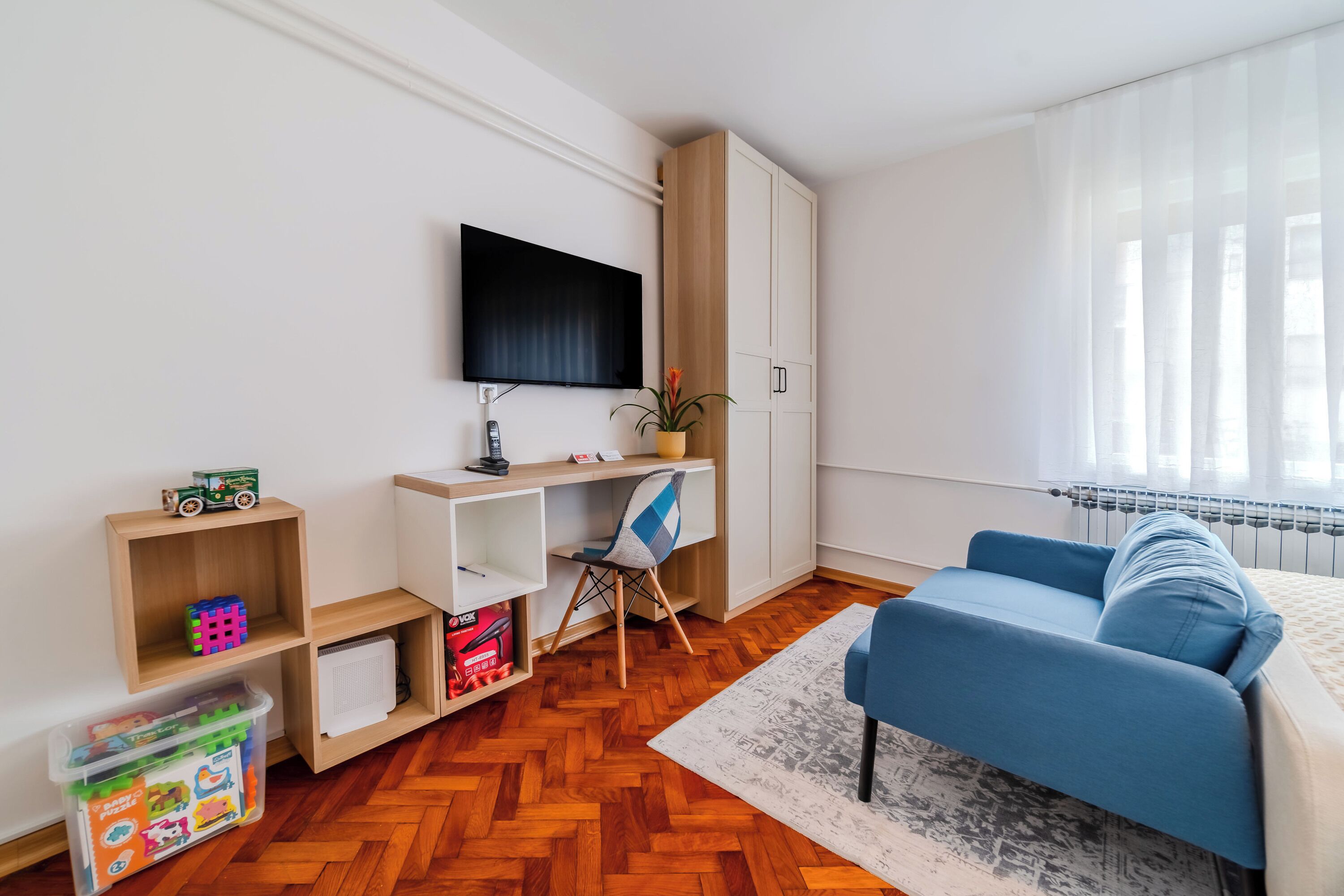 Apartemen Keluarga, beberapa kamar (Family Friendly Apartment With) | Area keluarga | TV layar datar