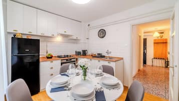 Family Apartment, 2 Bedrooms (Family Friendly Apartment With) | Dining room