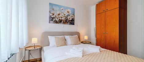 Family Apartment, Multiple Bedrooms (Family Friendly Apartment With) | 2 bedrooms, in-room safe, laptop workspace, iron/ironing board