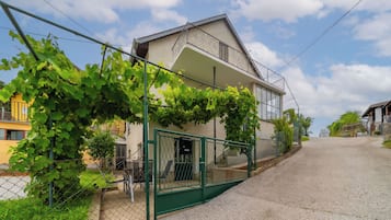Family Apartment, Multiple Bedrooms (Family Friendly Apartment With) | Exterior