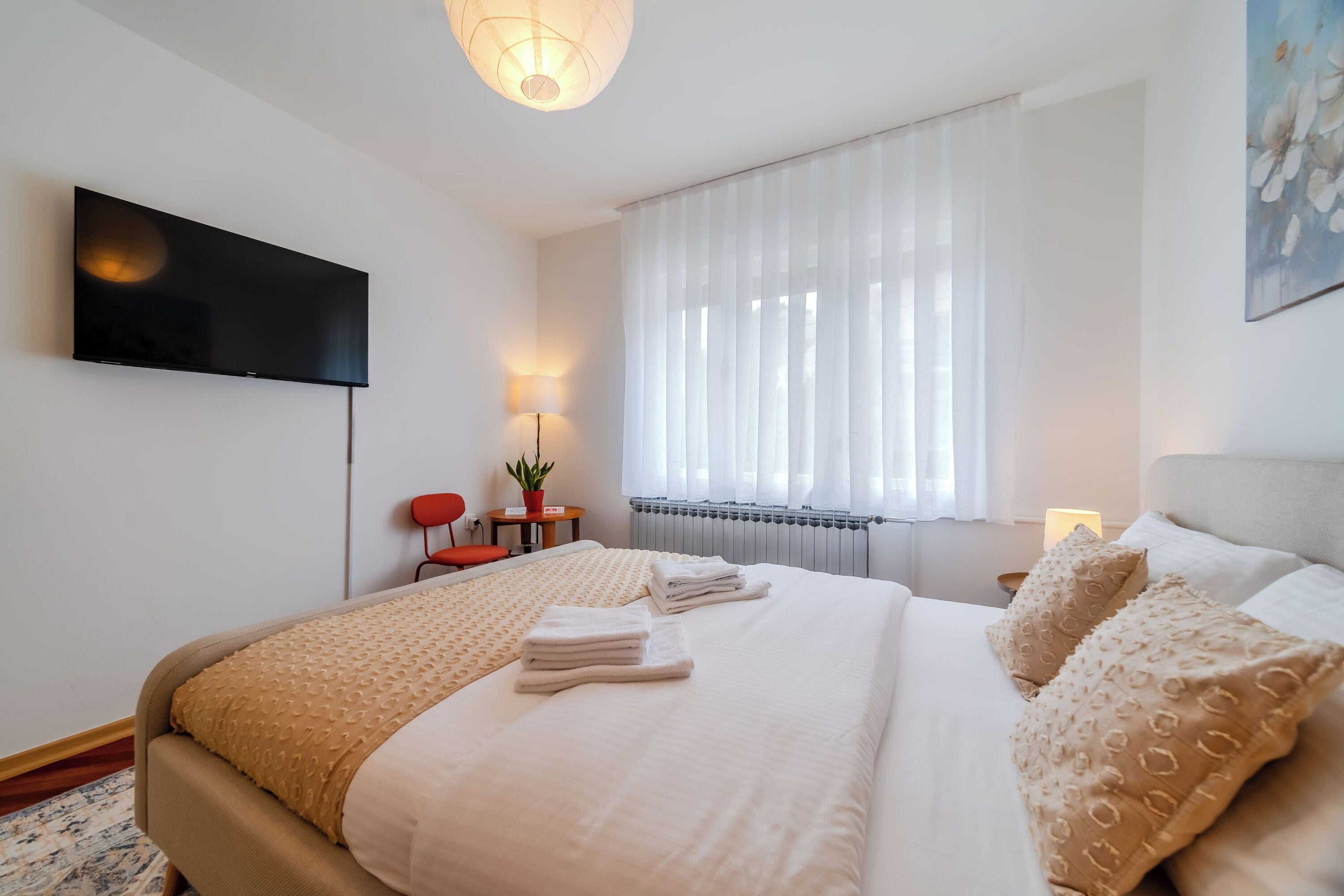 Family Apartment, Multiple Bedrooms (Family Friendly Apartment With)