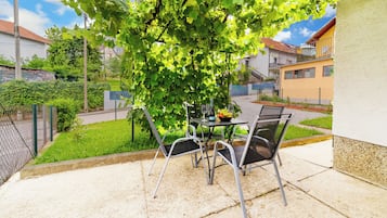 Family Apartment, Multiple Bedrooms (Family Friendly Apartment With) | Outdoor dining