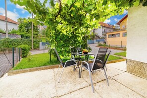 Family Apartment, Multiple Bedrooms (Family Friendly Apartment With) | Outdoor dining - Family Friendly Apartment With Parking (Zagreb)