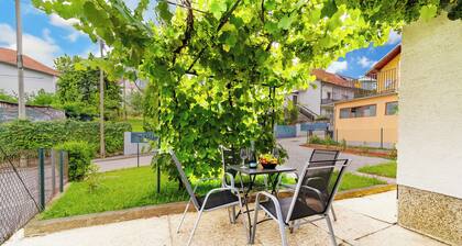 Family Friendly Apartment With Parking
