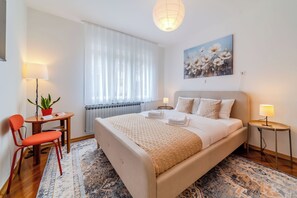 Perhehuoneisto, useita makuuhuoneita (Family Friendly Apartment With) | 2 makuuhuonetta, tallelokero huoneessa