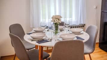 Family Apartment, Multiple Bedrooms (Family Friendly Apartment With) | Dining