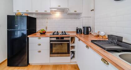 Family Friendly Apartment With Parking