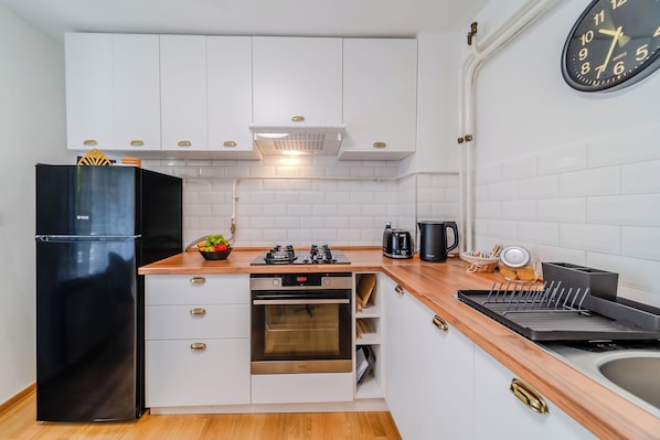 Familienapartment, Mehrere Schlafzimmer (Family Friendly Apartment With) | Eigene Küche | Kühlschrank, Ofen, Herdplatte, Wasserkocher mit Kaffee-/Teezubehör