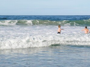 House | Beach - 6 Person Holiday Home in Sandhornoy (Gildeskal)