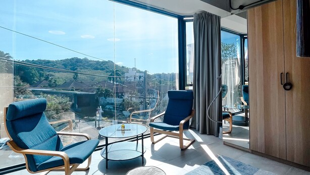 3 slaapkamers, een kluis op de kamer, een strijkplank/strijkijzer